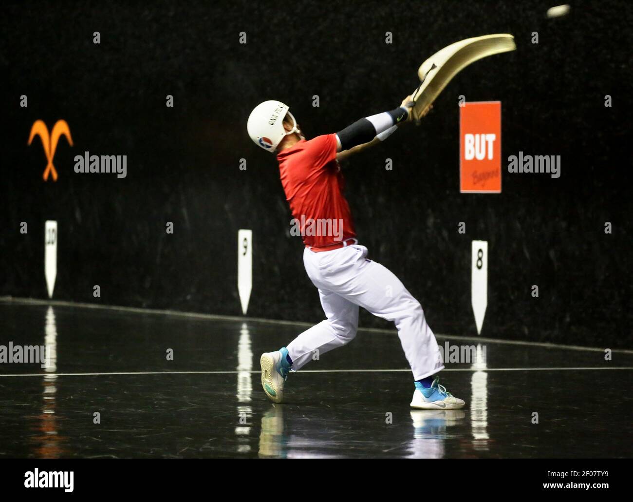 Cesta punta. Pelota basco sport. Jai-Alai Biarritz. Pays Basco. Francia. Foto Stock