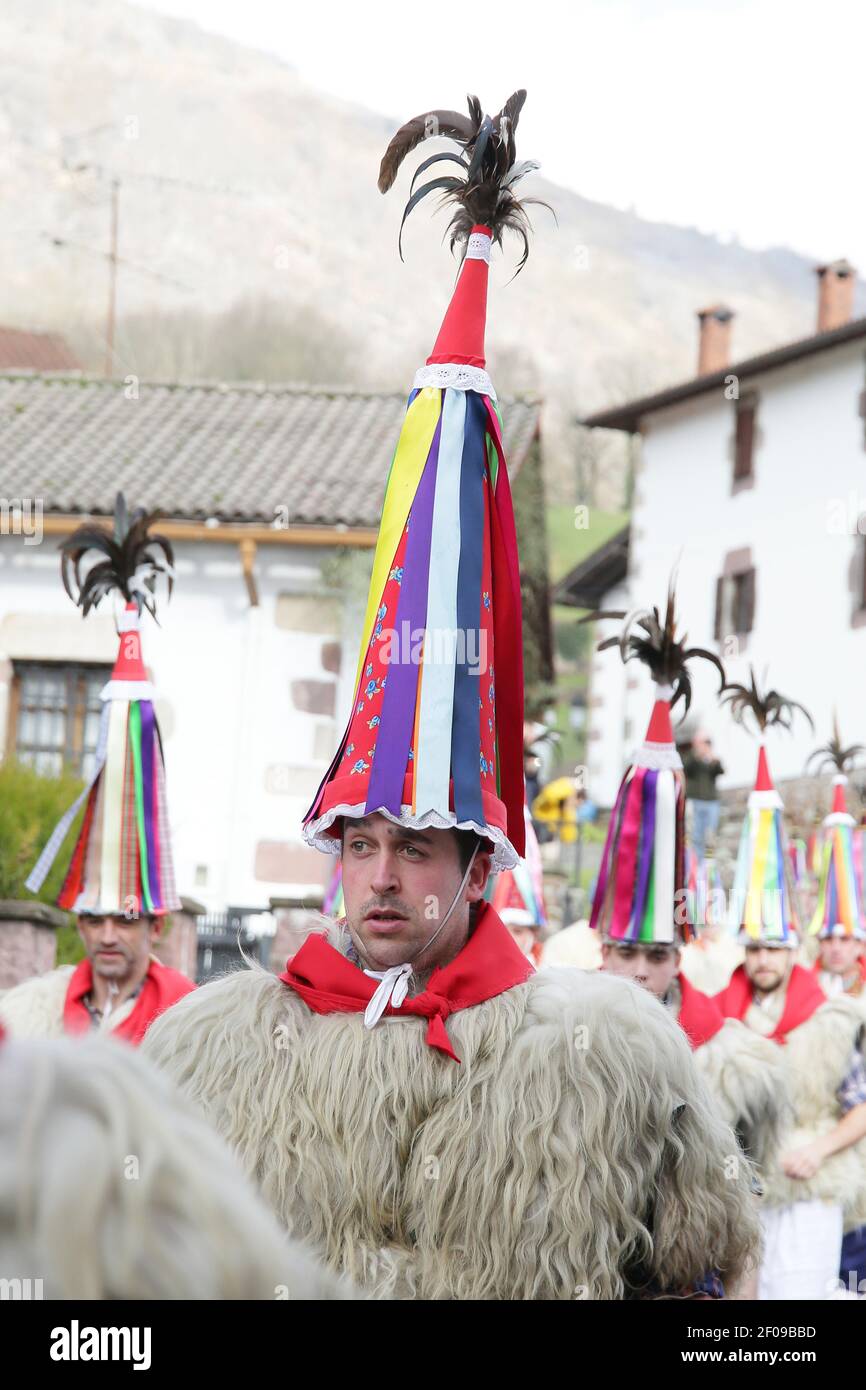 Zubieta, Navarra, Spagna - 28 Gennaio, 2020 : tradizionale carnevale masquerade Joadunak Foto Stock