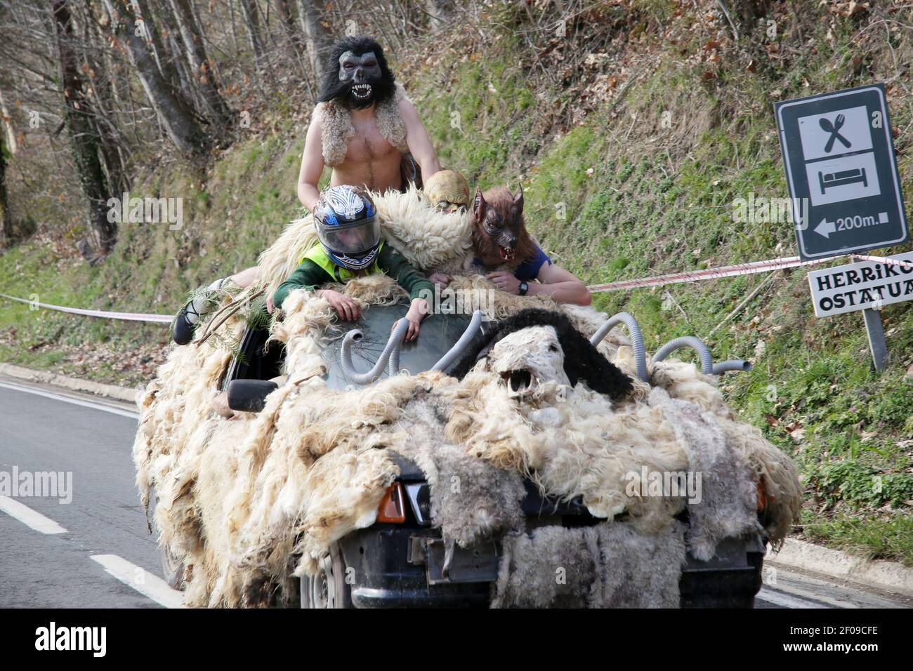 Zubieta, Navarra, Spagna - 28 Gennaio, 2020 : tradizionale carnevale masquerade Joadunak Foto Stock