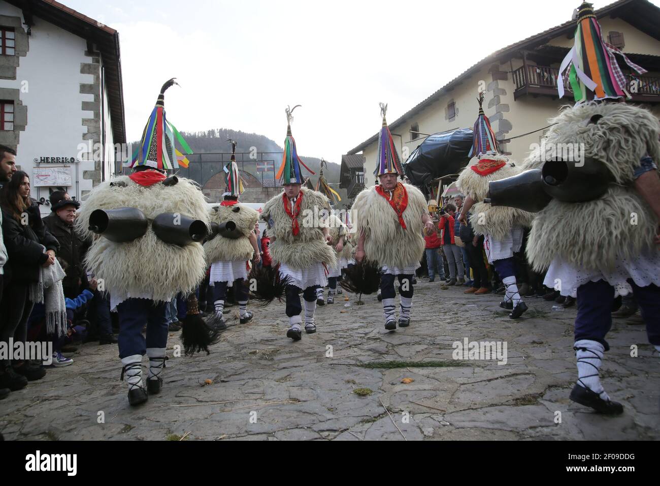 Zubieta, Navarra, Spagna - 28 Gennaio, 2020 : tradizionale carnevale masquerade Joadunak Foto Stock