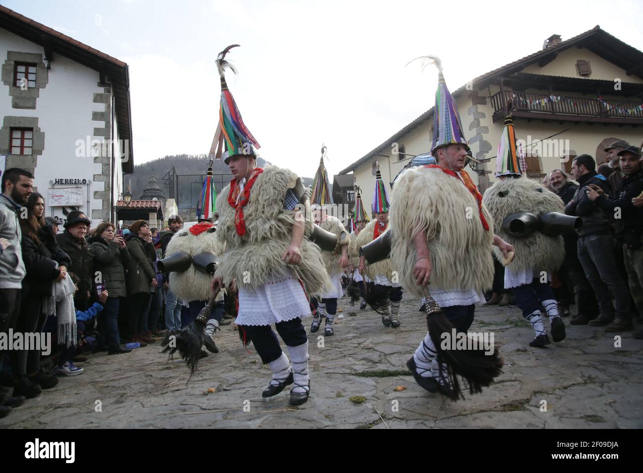 Zubieta, Navarra, Spagna - 28 Gennaio, 2020 : tradizionale carnevale masquerade Joadunak Foto Stock
