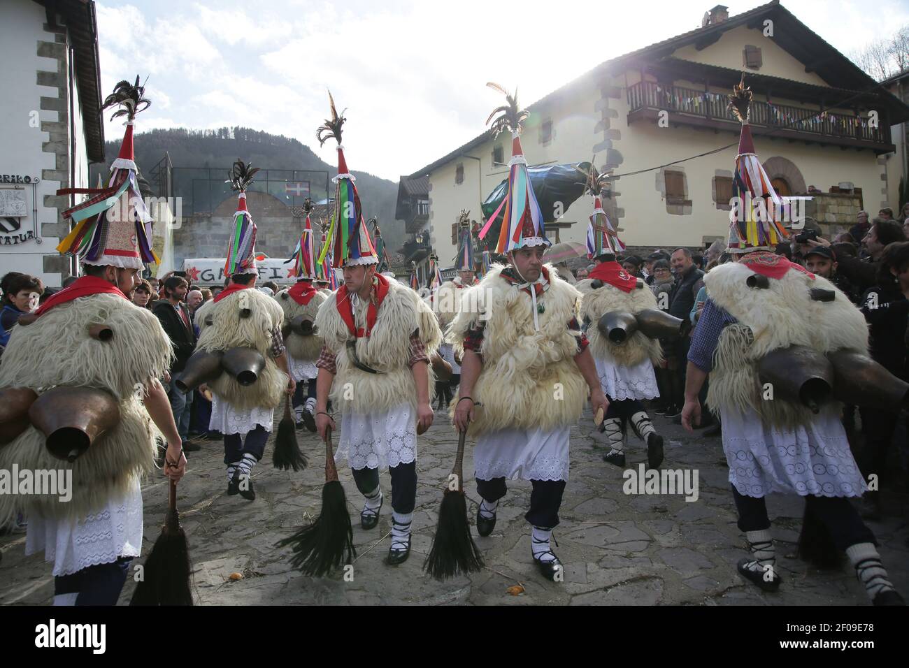 Zubieta, Navarra, Spagna - 28 Gennaio, 2020 : tradizionale carnevale masquerade Joadunak Foto Stock