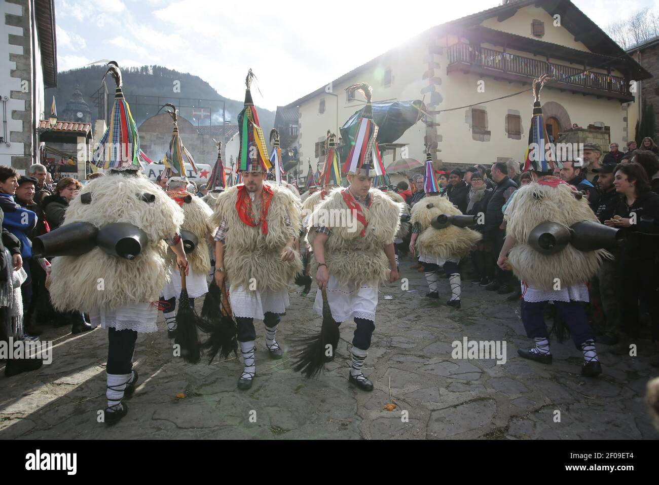 Zubieta, Navarra, Spagna - 28 Gennaio, 2020 : tradizionale carnevale masquerade Joadunak Foto Stock