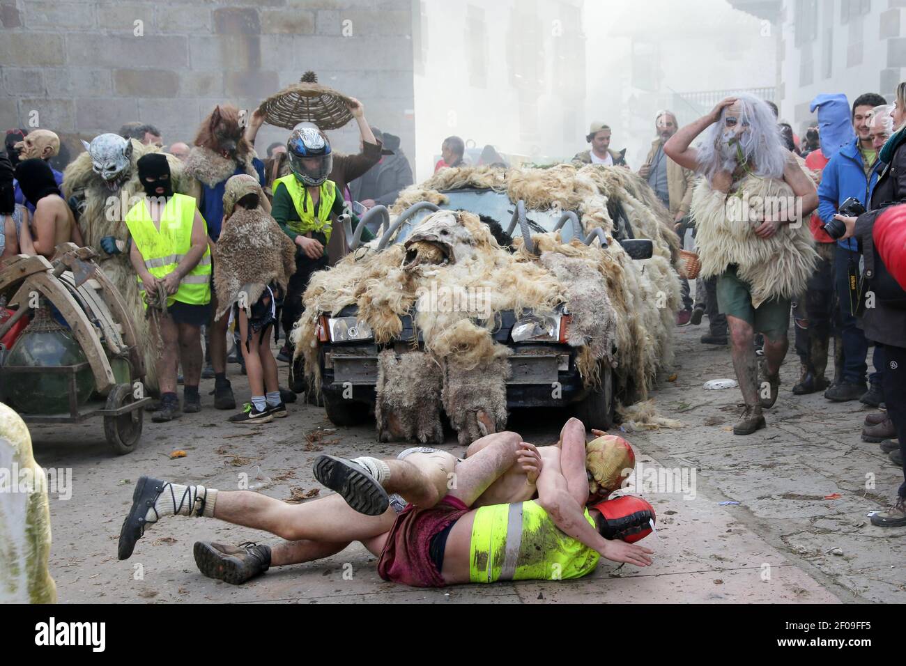 Zubieta, Navarra, Spagna - 28 Gennaio, 2020 : tradizionale carnevale masquerade Joadunak Foto Stock
