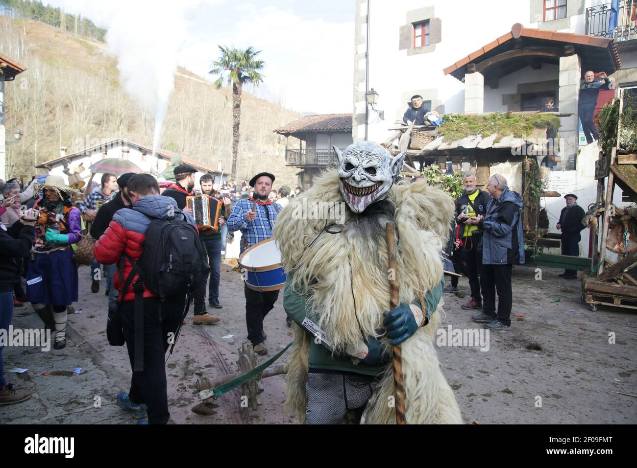 Zubieta, Navarra, Spagna - 28 Gennaio, 2020 : tradizionale carnevale masquerade Joadunak Foto Stock