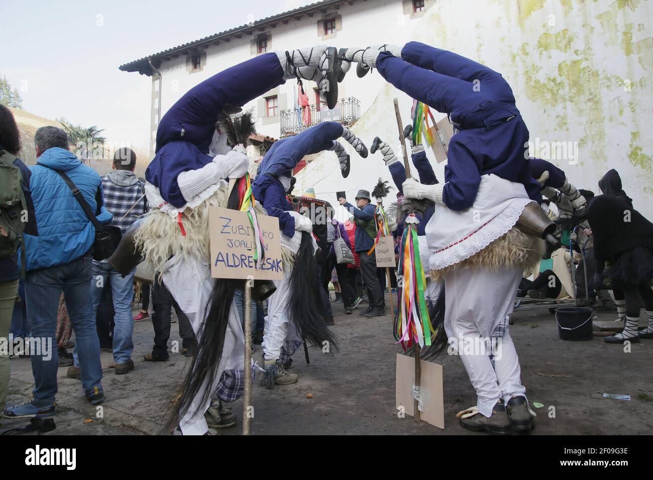 Zubieta, Navarra, Spagna - 28 Gennaio, 2020 : tradizionale carnevale masquerade Joadunak Foto Stock