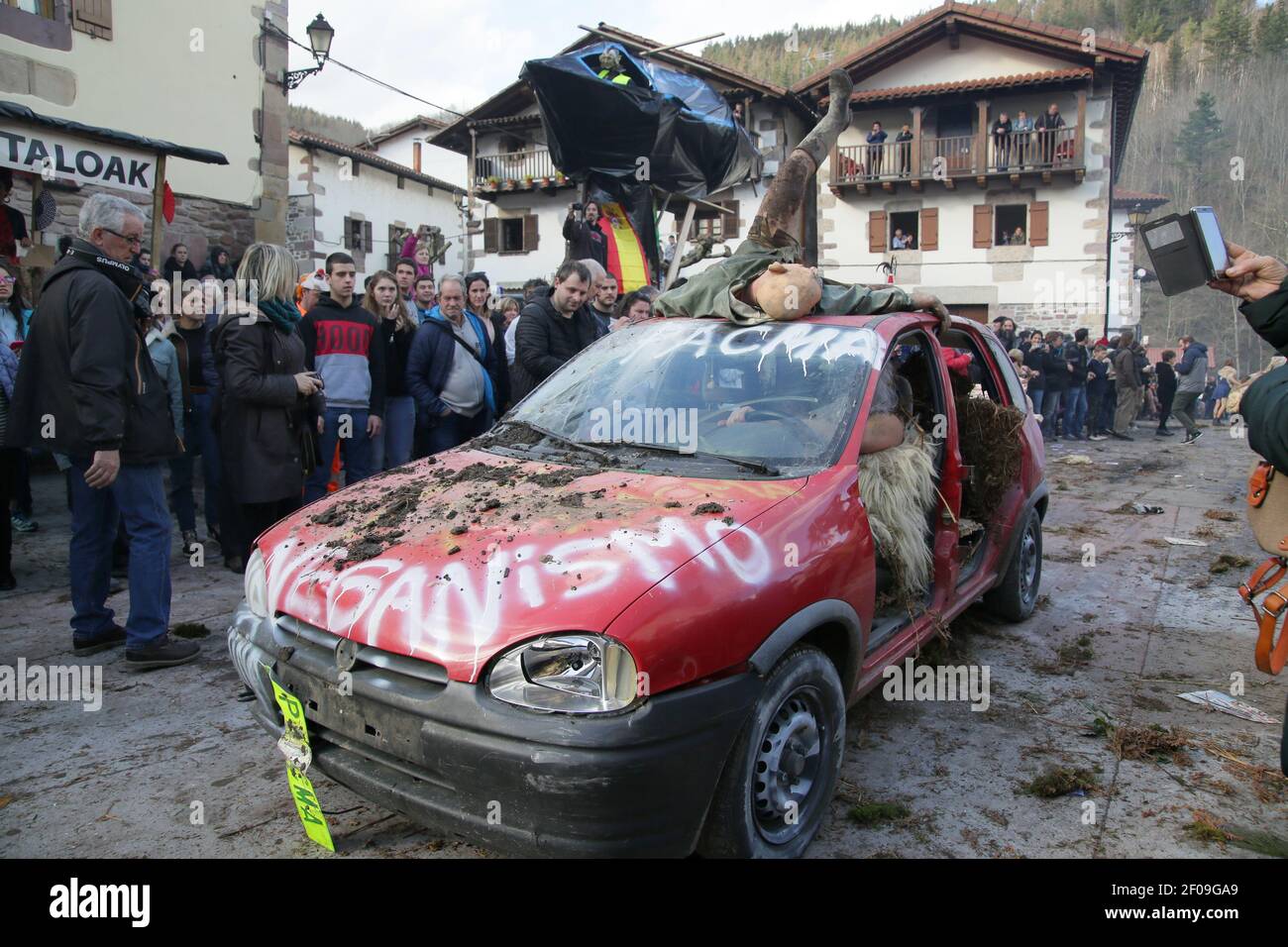 Zubieta, Navarra, Spagna - 28 Gennaio, 2020 : tradizionale carnevale masquerade Joadunak Foto Stock