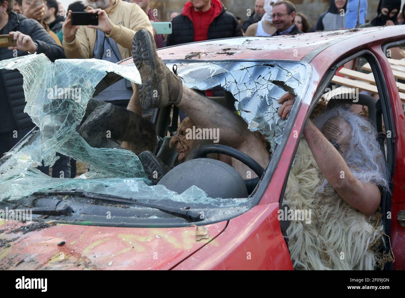 Zubieta, Navarra, Spagna - 28 Gennaio, 2020 : tradizionale carnevale masquerade Joadunak Foto Stock