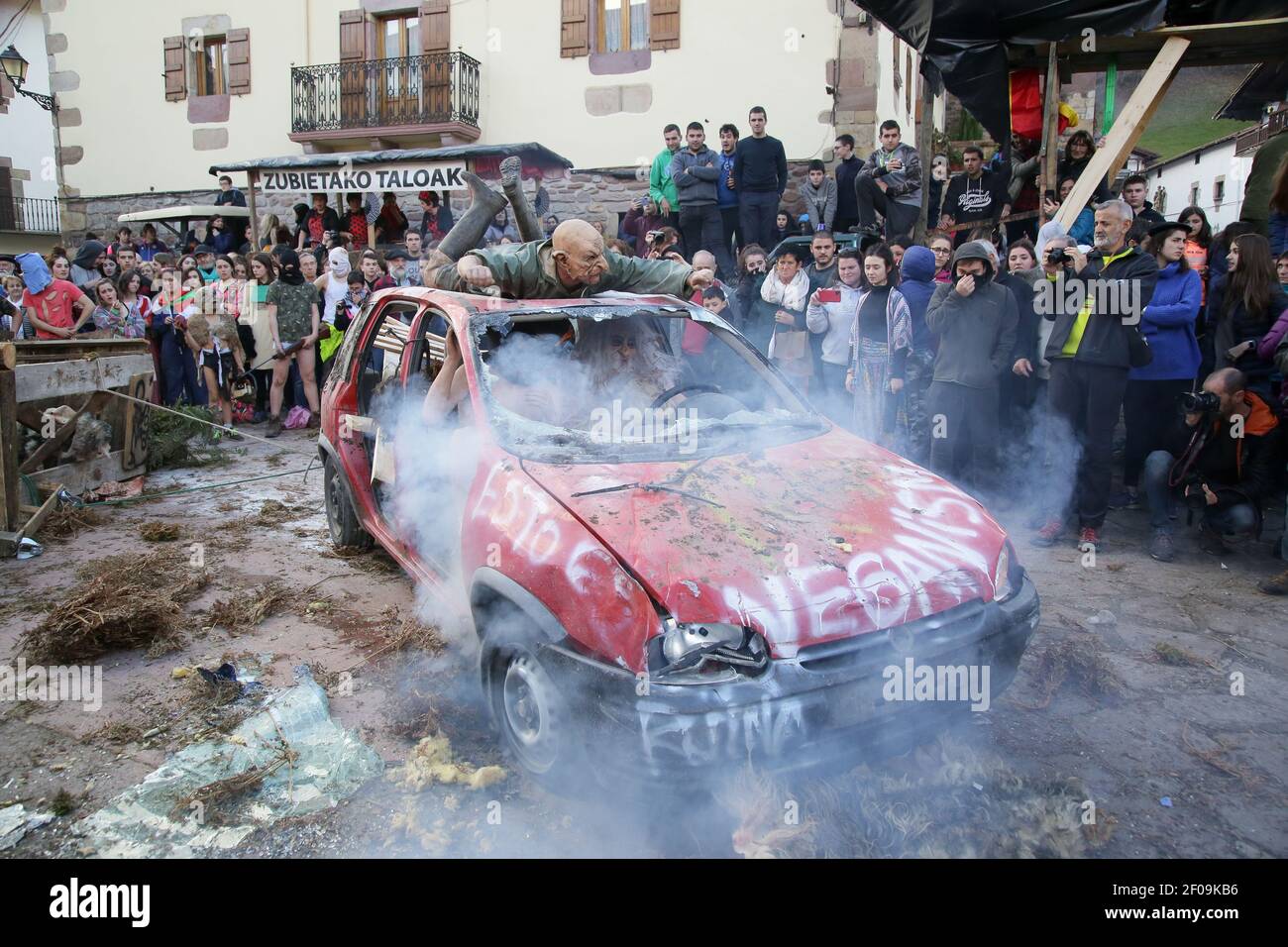 Zubieta, Navarra, Spagna - 28 Gennaio, 2020 : tradizionale carnevale masquerade Joadunak Foto Stock