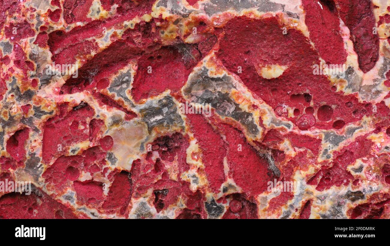 Superficie non trattata di un agato rosso, struttura in pietra di quarzo naturale, fondo in pietra minerale Foto Stock