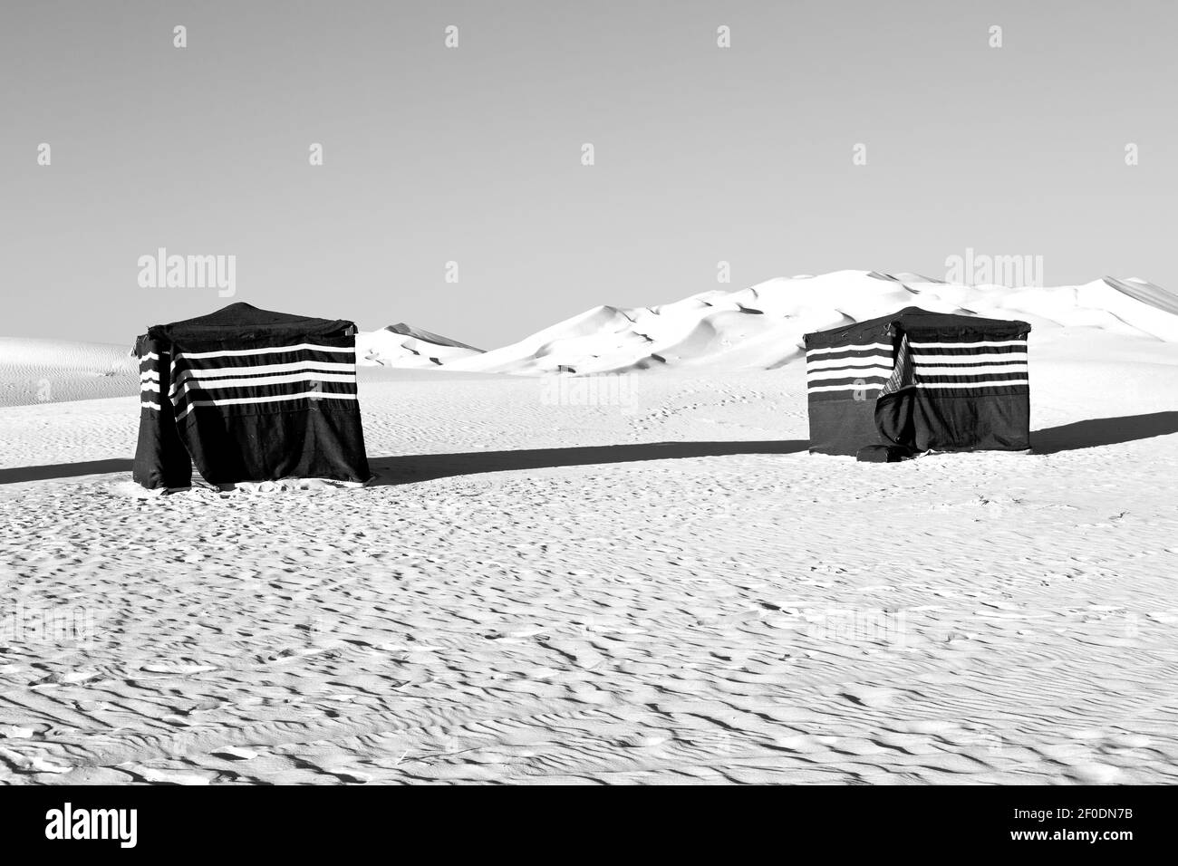 In oman il vecchio quartiere vuoto deserto e tenda nomade di berbero Foto Stock