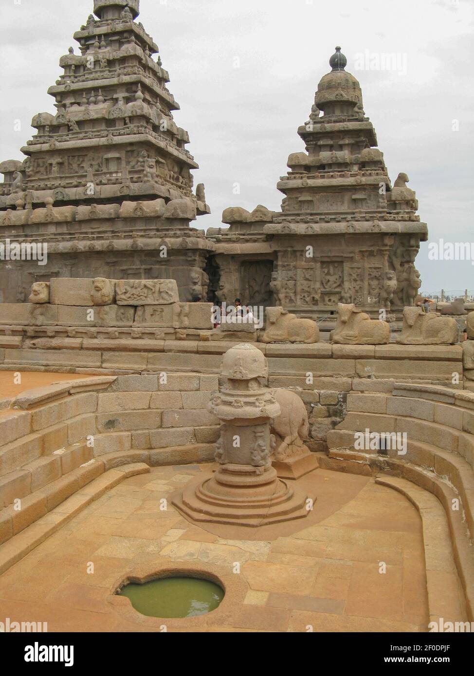 Immagine di messa a fuoco selettiva del famoso tempio di Shore situato sopra The Sea shore at Mahabalipuram Chennai India clicked on 25 Dicembre 2008 Foto Stock