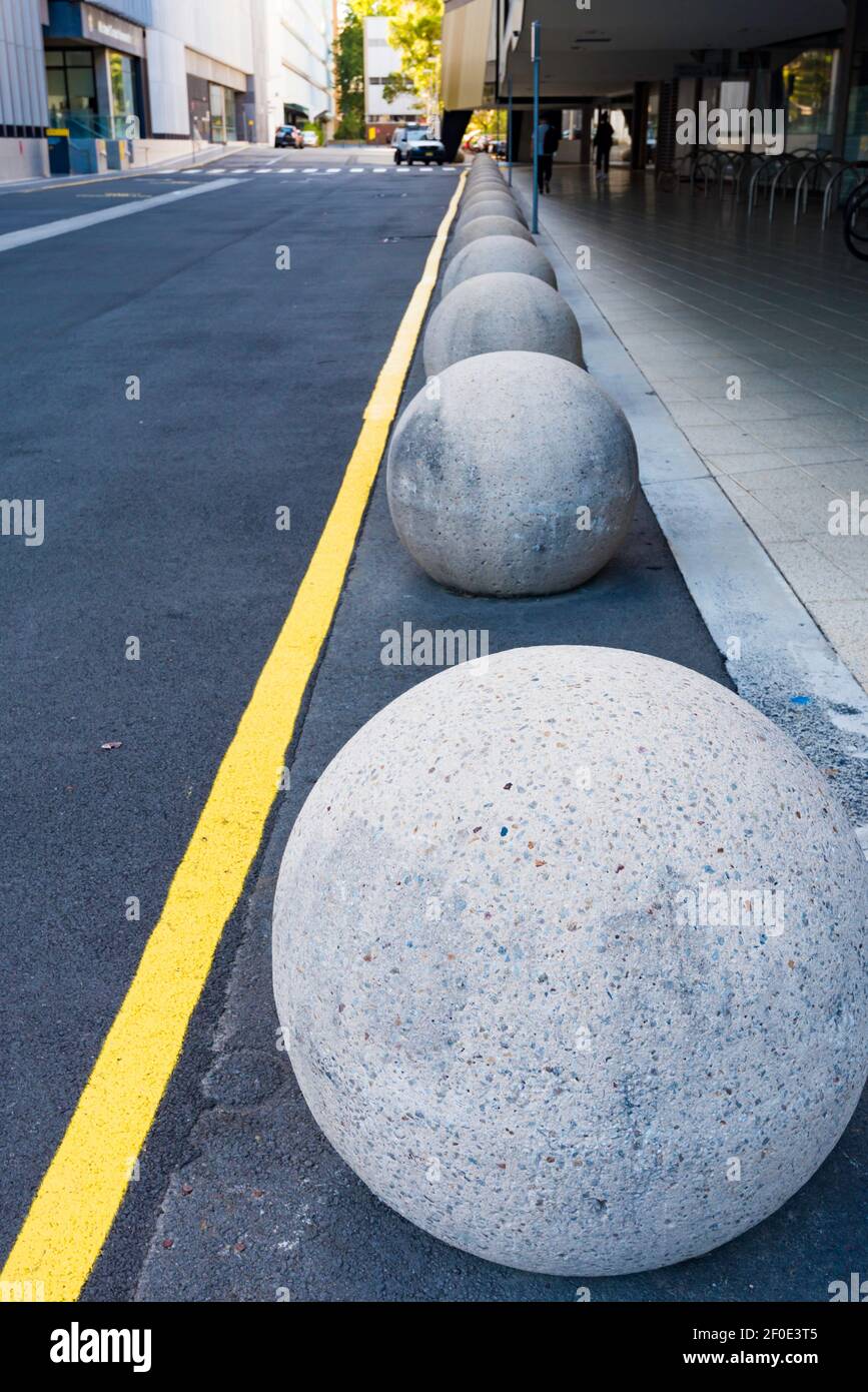 Colonnine di sicurezza per veicoli anti-ostili installate presso l'Università di Nuovo Galles del Sud (UNSW) a Sydney Australia Foto Stock