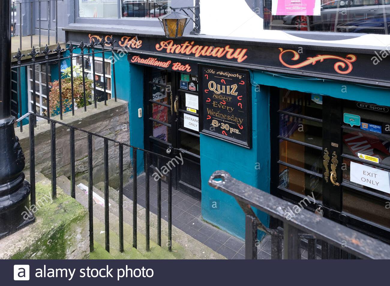 L'Antiquario, il bar seminterrato e il pub tradizionale, St. Stephen Street, Edinburgh Scotland Foto Stock