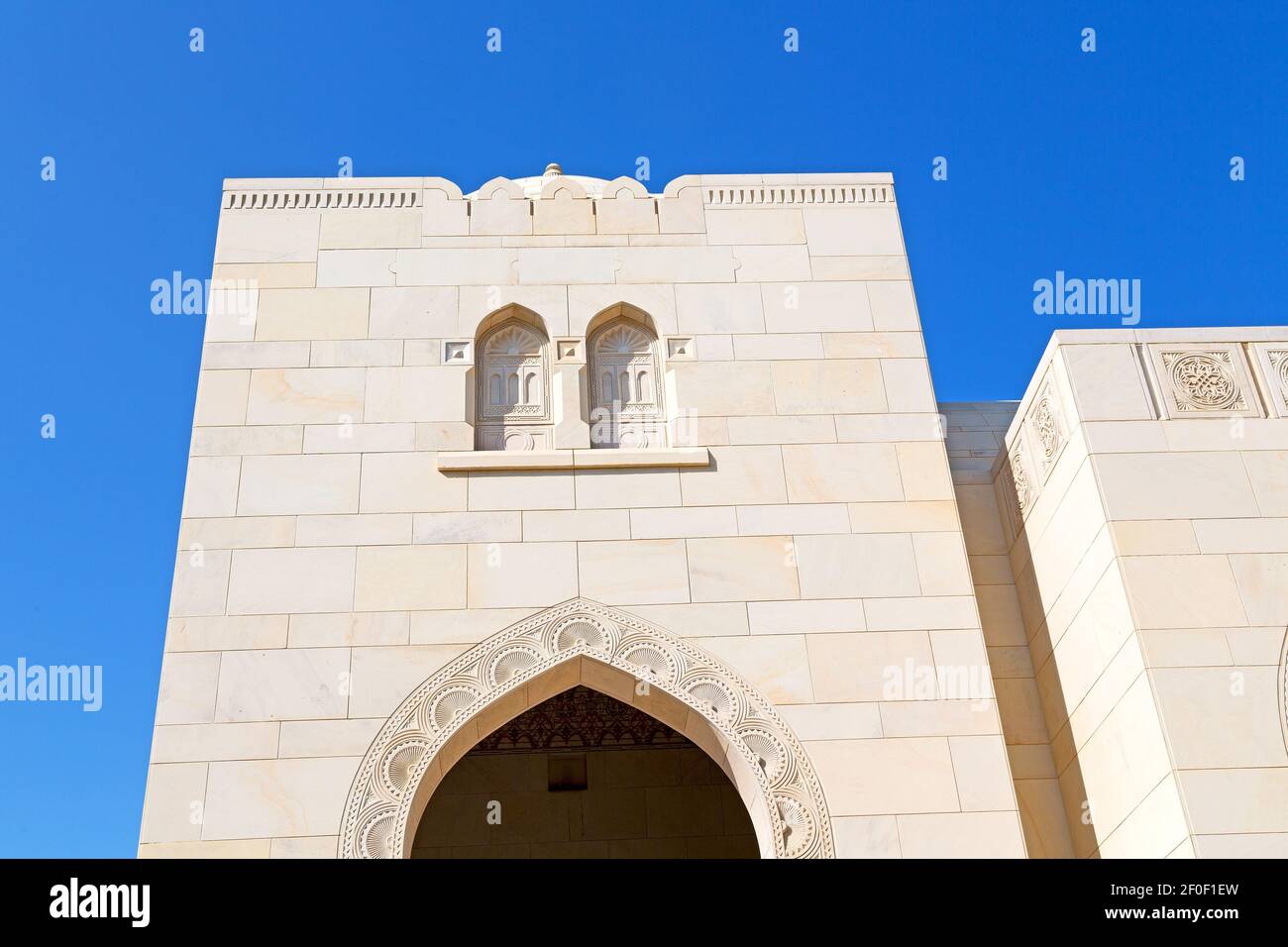 In oman il muro della grande moschea di mascate Foto Stock