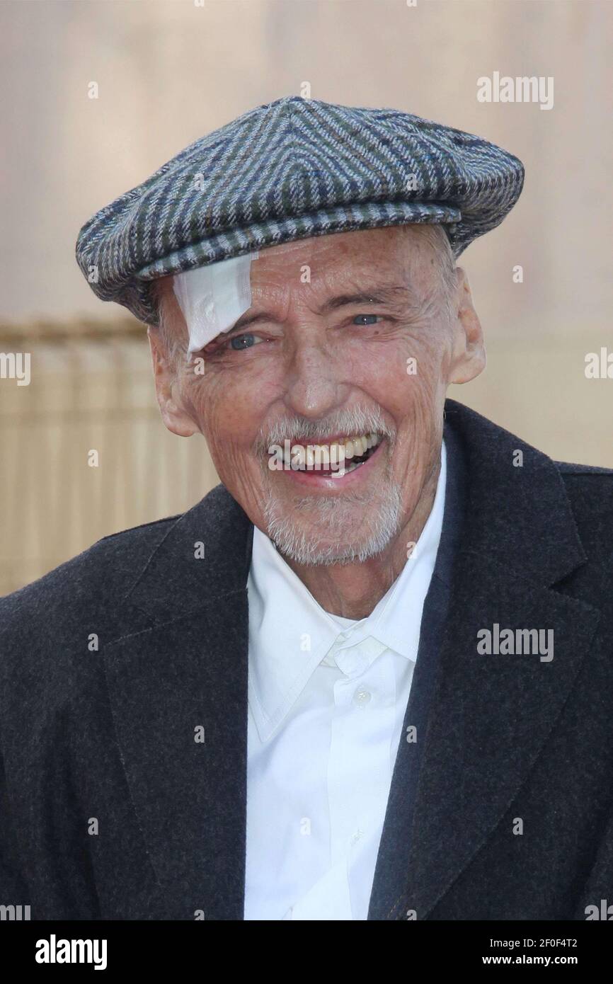 26 Marzo 2010- Hollywood, California- l'attore Dennis Hopper riceve una stella sulla Hollywood Walk of Fame a Hollywood. L'attore e regista di 73 anni è al termine malato di cancro alla prostata. Photo credit: Krista Kennel/Sipa Press./dennishopperstar.005/1003262229 Foto Stock