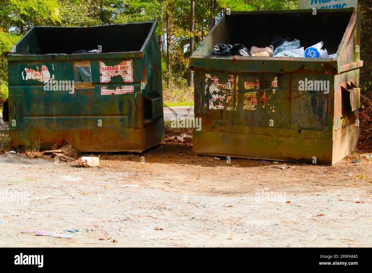 Augusta, GA / USA - 10 10 20: Due picchietti per la strada nel paese Foto Stock