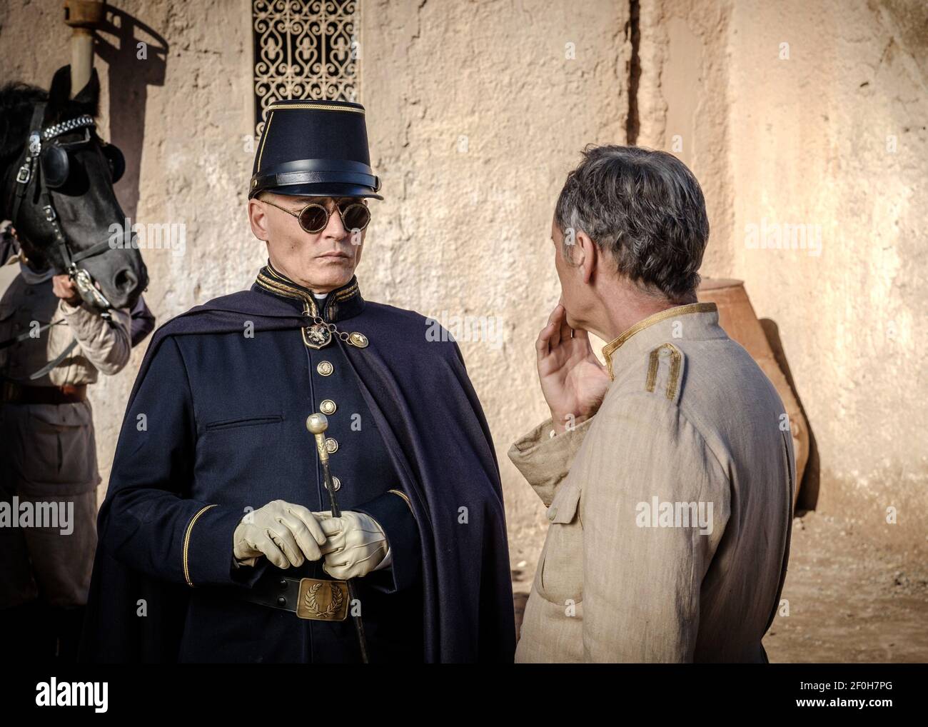 JOHNNY DEPP, MARK RYLANCE, IN ATTESA DEI BARBARI, 2019 Foto Stock