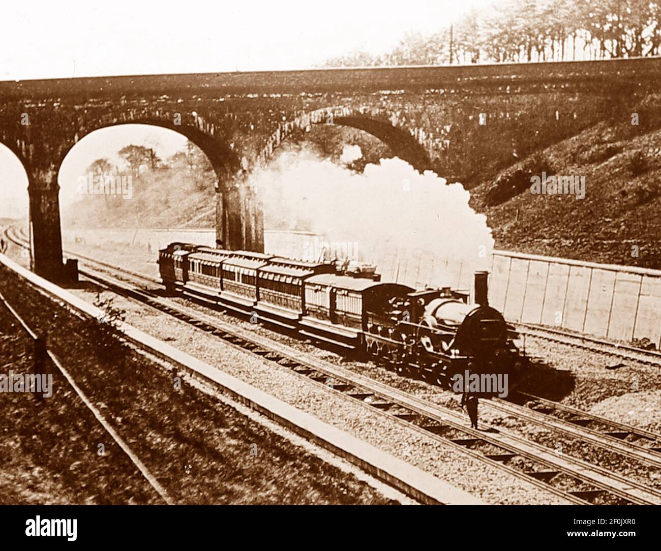 Un treno ad ampio raggio sulla GWR nella Thames Valley, periodo vittoriano Foto Stock