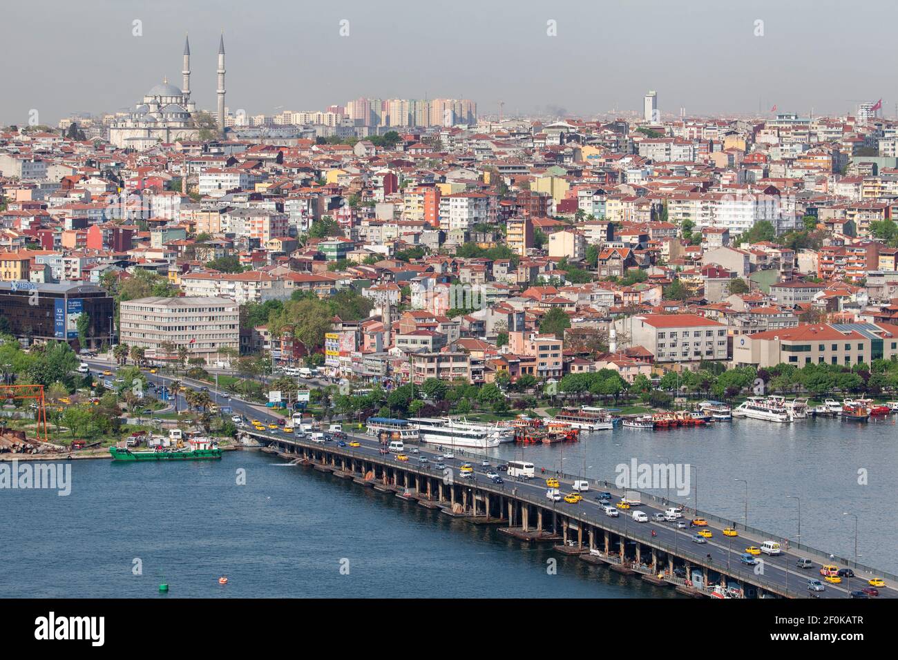 Vista panoramica della città e del molo di Eminonu a Istanbul, Turchia Foto Stock
