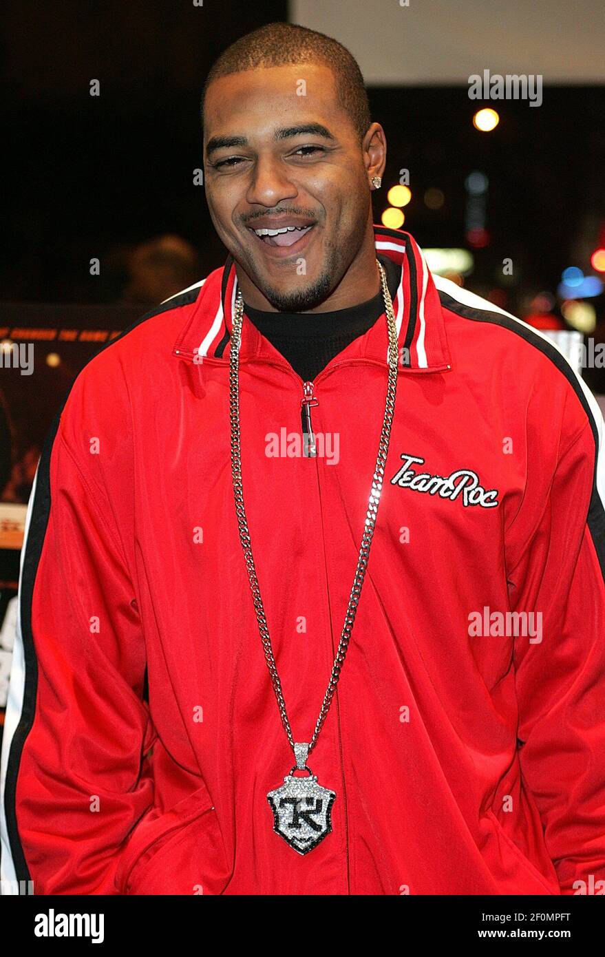 Larry Johnson dei Kansas City Chiefs, presentato il 11 gennaio 2006 a Manhattan, recentemente modellato per un catalogo per la linea di abbigliamento hip-hop di Jay-Z, Rocawear. (Foto di William Gratz/Abaca Press/KRT) Foto Stock