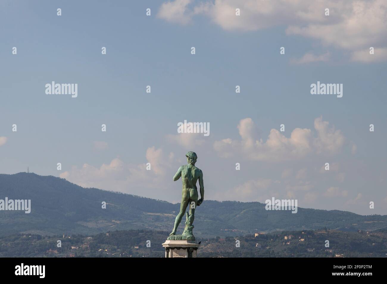 Vista posteriore della Statua del David, Piazza Michelangelo a Firenze, Italia Foto Stock