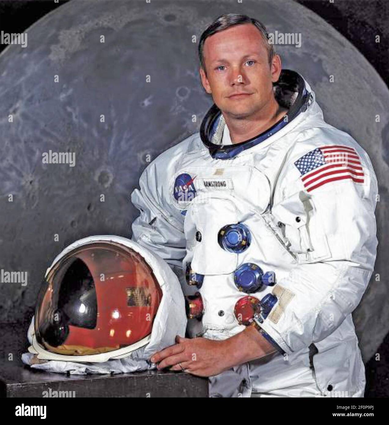 NEIL ARMSTRONG (1930-2012) ingegnere aeronautico americano, pilota di prova e il primo uomo a mettere piede sulla luna 0n 20 luglio 1969. Foto ufficiale della NASA scattata nell'aprile 1969. Foto Stock