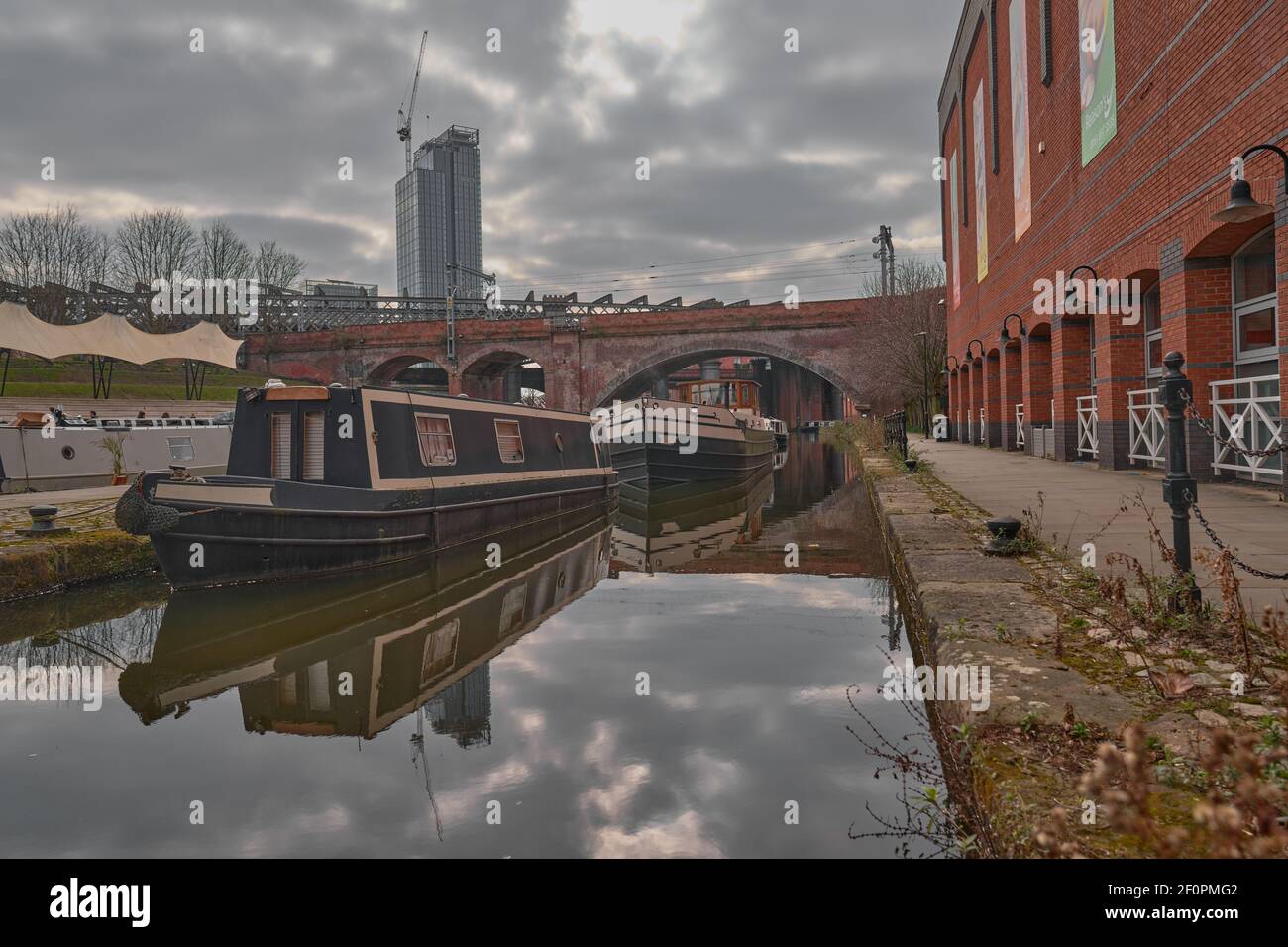 Il canale nel centro di Manchester Foto Stock