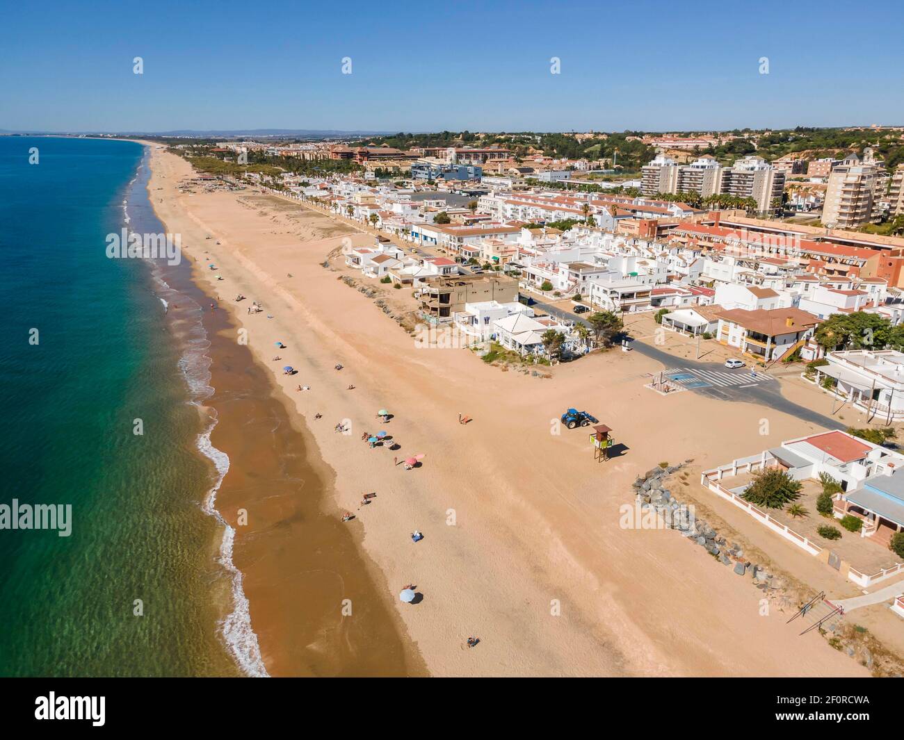 Vista aerea di Islantilla, una città balneare piena di località, Lepe, Huelva, Spagna Foto Stock