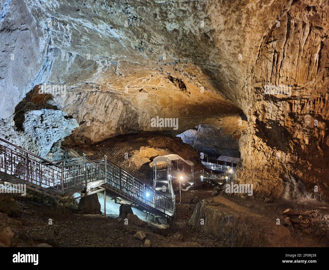 Passerelle alla grotta di Hwanseon (provincia di Gangwon, Corea del Sud) Foto Stock