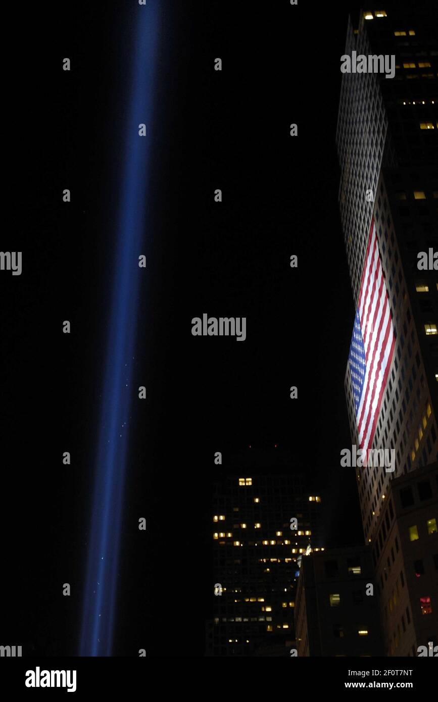 12 settembre 2007- New York, NY- UN tributo in luce in ricordo delle vittime degli attacchi dei 9/11 terroristi splende nel cielo notturno sopra Ground Zero. Photo Credit: Erik sumption/Sipa Press/0709122229 Foto Stock