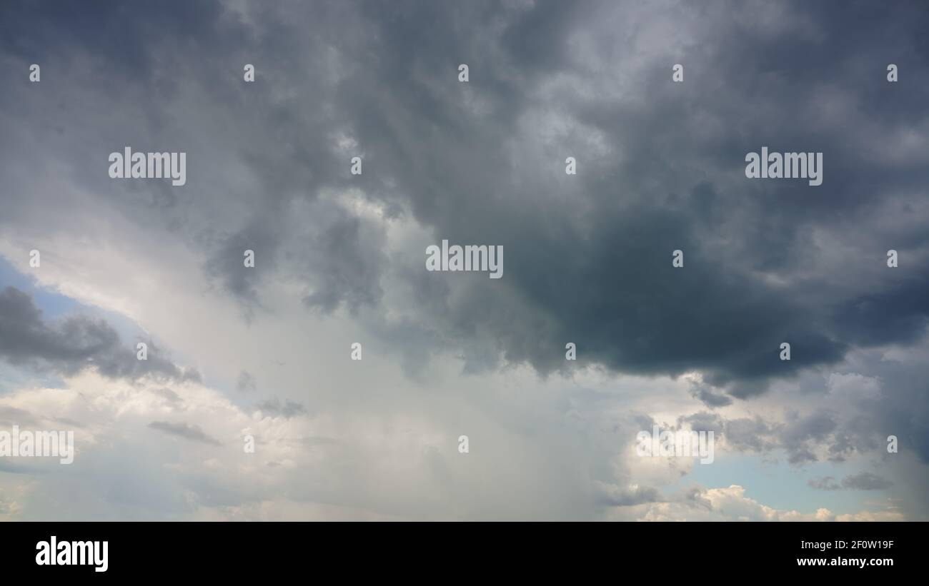 Sfondo naturale: Drammatico cielo tempestoso Foto Stock