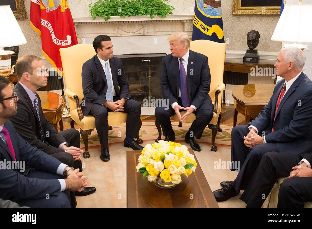 Incontro del presidente Donald Trump e del vicepresidente Mike Pence Governatore di Porto Rico Ricardo Rossello | Ottobre 19 2017 Foto Stock