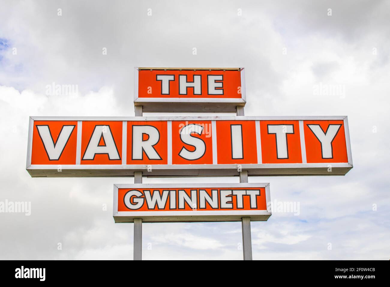 Gwinnett County, GA / USA - 07 29 20: Il cartello stradale di Varsity of Gwinnett Foto Stock