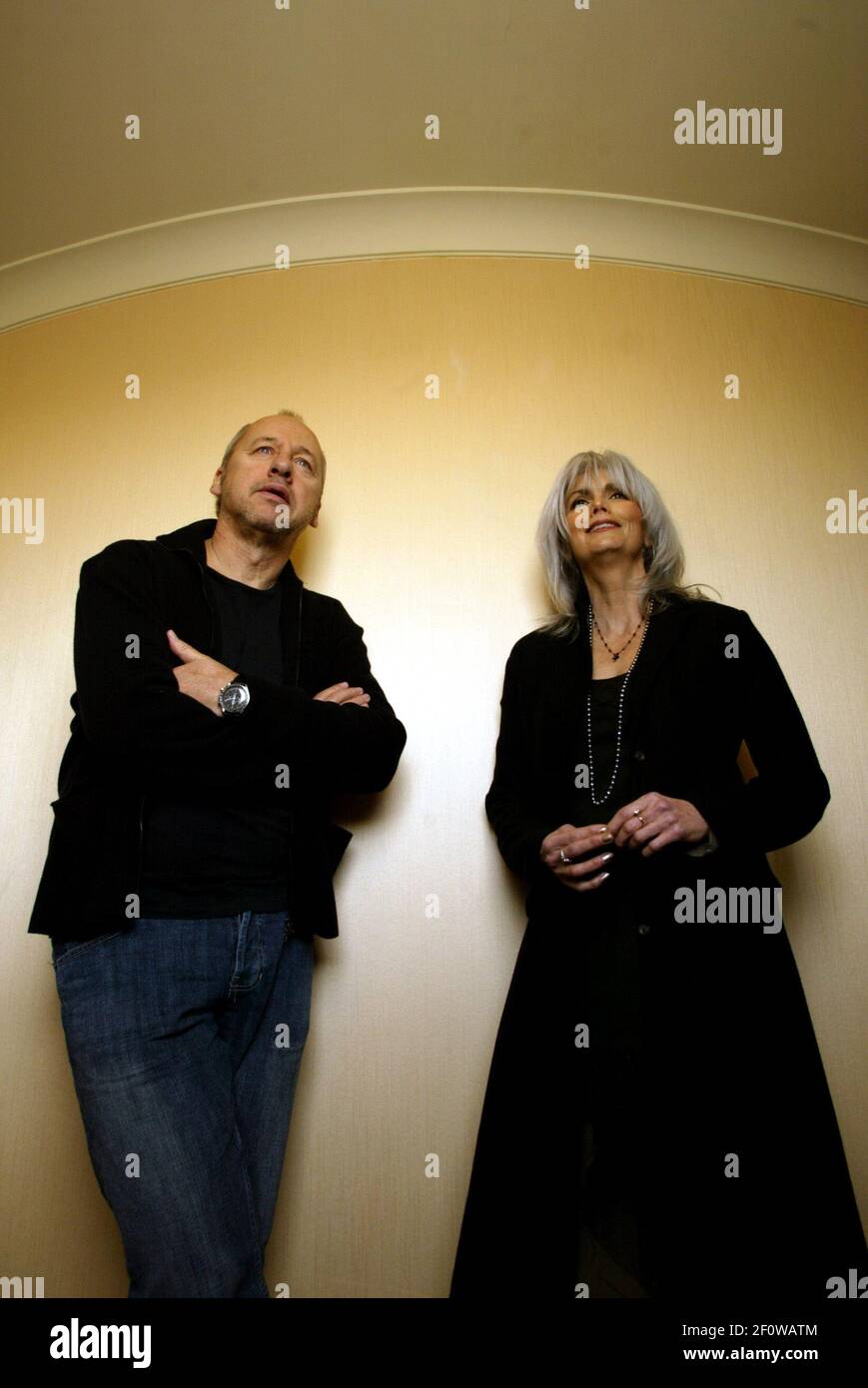 Mark Knopfler e Emmylou Harris a Londra.pic David Sandison 10/2/2006 Foto Stock