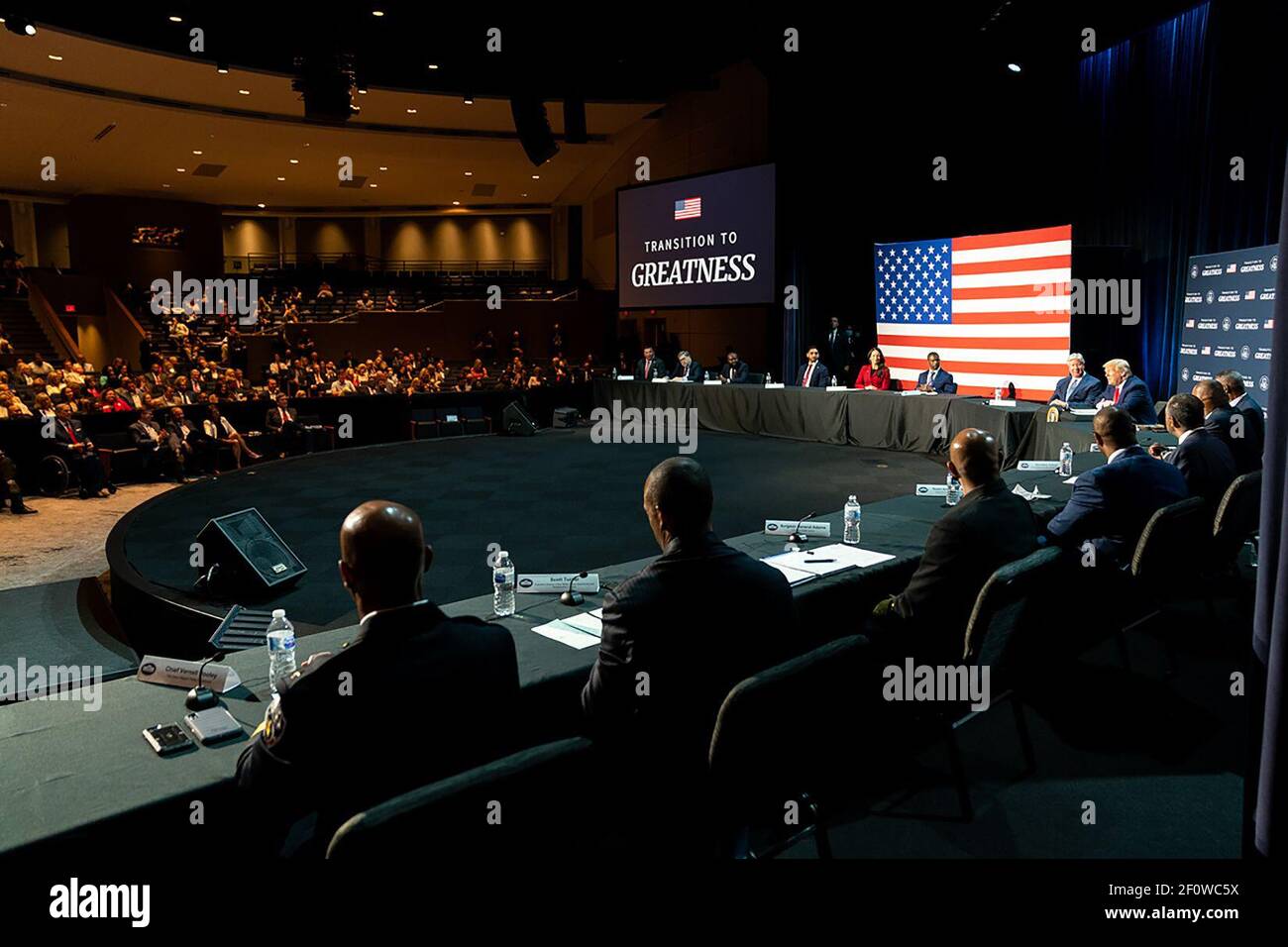 Il presidente Donald Trump partecipa a una tavola rotonda sulla transizione verso la grandezza: Il ripristino della ricostruzione e il rinnovo giovedì 11 2020 giugno presso la Gateway Church di Dallas. Foto Stock