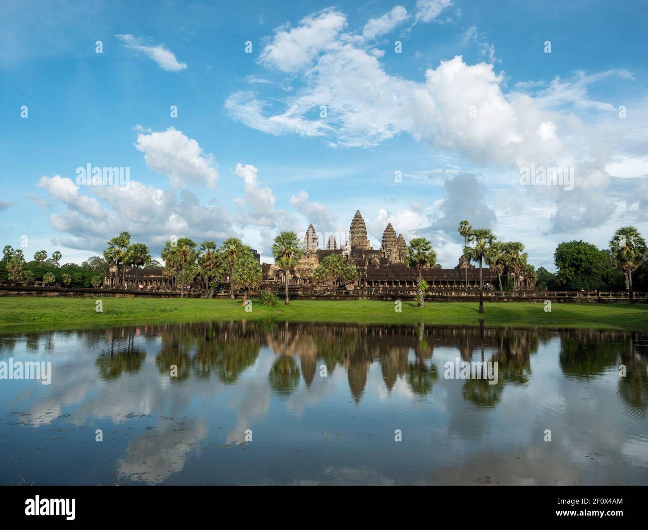 Antiche rovine del tempio di Angkor Wat a Siem Reap, Cambogia. Foto Stock