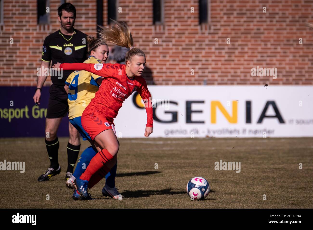 Brondby, Danimarca. 07 marzo 2021. Maria Denius (18) di Aarhus GF e Nanna Christiansen (9) di Broendby SE visto nel Gjensidige Kvindeliga incontro tra e Broendby IF v Aarhus GF in Brondby. (Photo Credit: Gonzales Photo/Alamy Live News Foto Stock