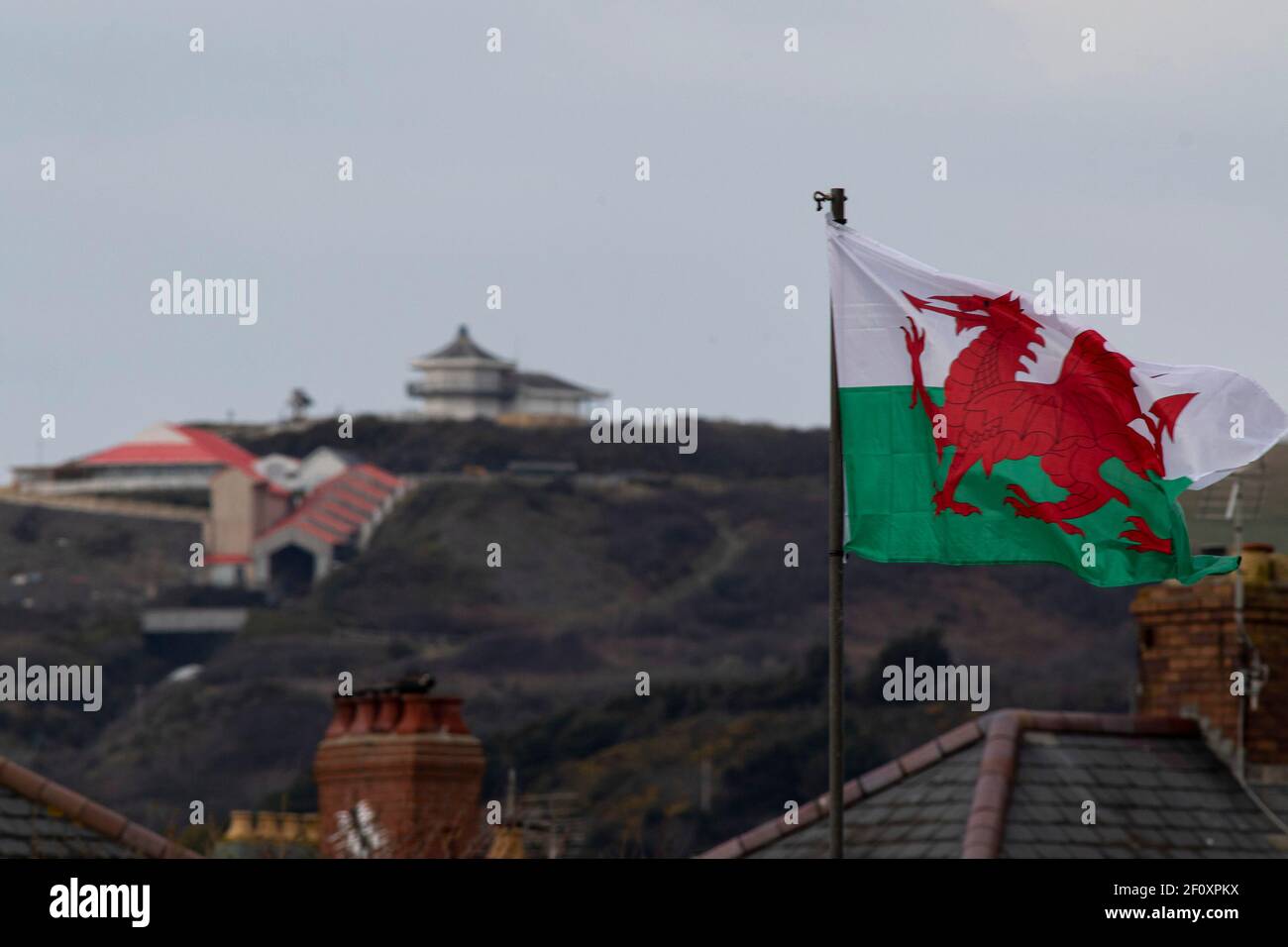 Una vista di Constitution Hill, Aberystwyth da Park Avenue il 7 marzo 2021. Credito: Lewis Mitchell/YCPD Foto Stock