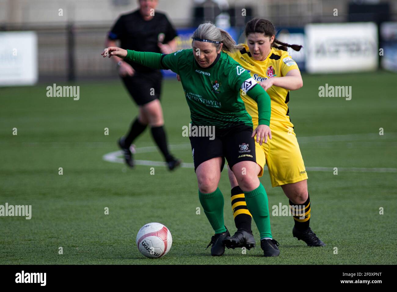 Il capitano di Aberystwyth Caroline Cooper in azione. Aberystwyth Town / Briton Ferry Lansawel a Park Avenue nella Welsh Premier Women's League il 7 Foto Stock