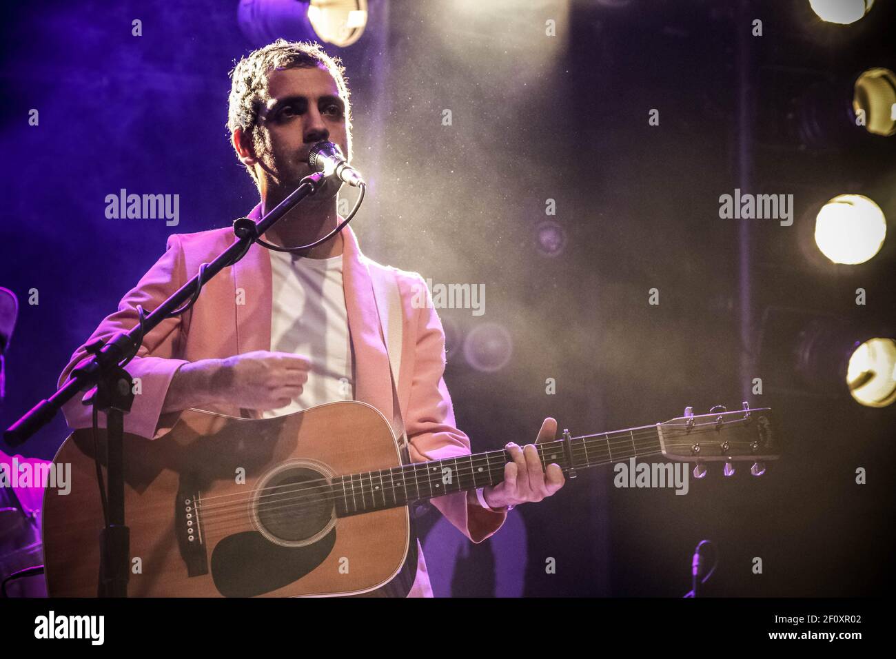 Livorno, Italia, 2015, Colapesce canta al Teatro Cage Foto Stock
