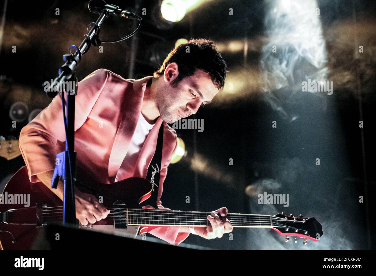 Livorno, Italia, 2015, Colapesce canta al Teatro Cage Foto Stock