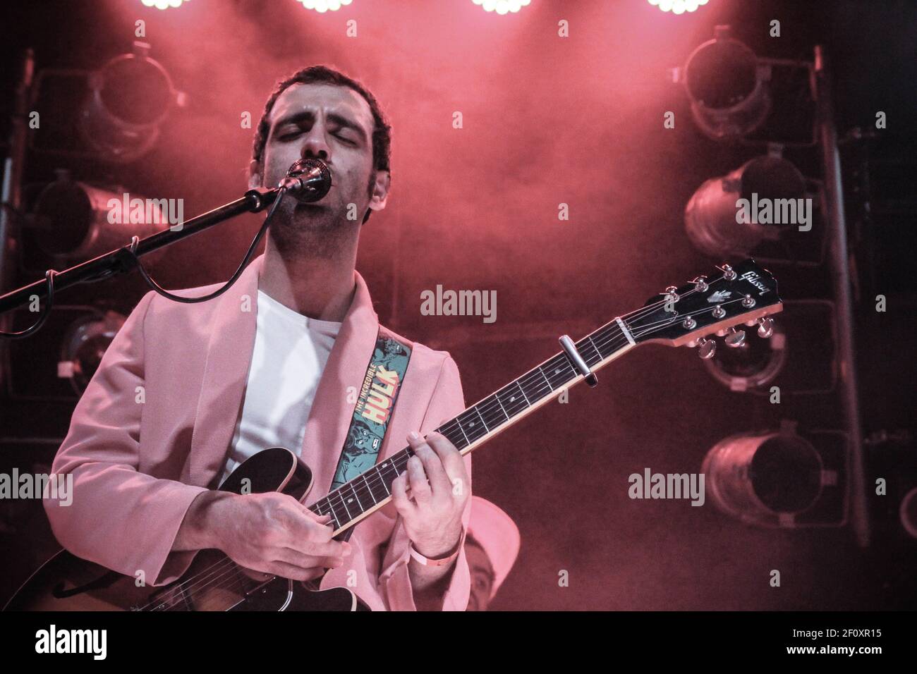 Livorno, Italia, 2015, Colapesce canta al Teatro Cage Foto Stock