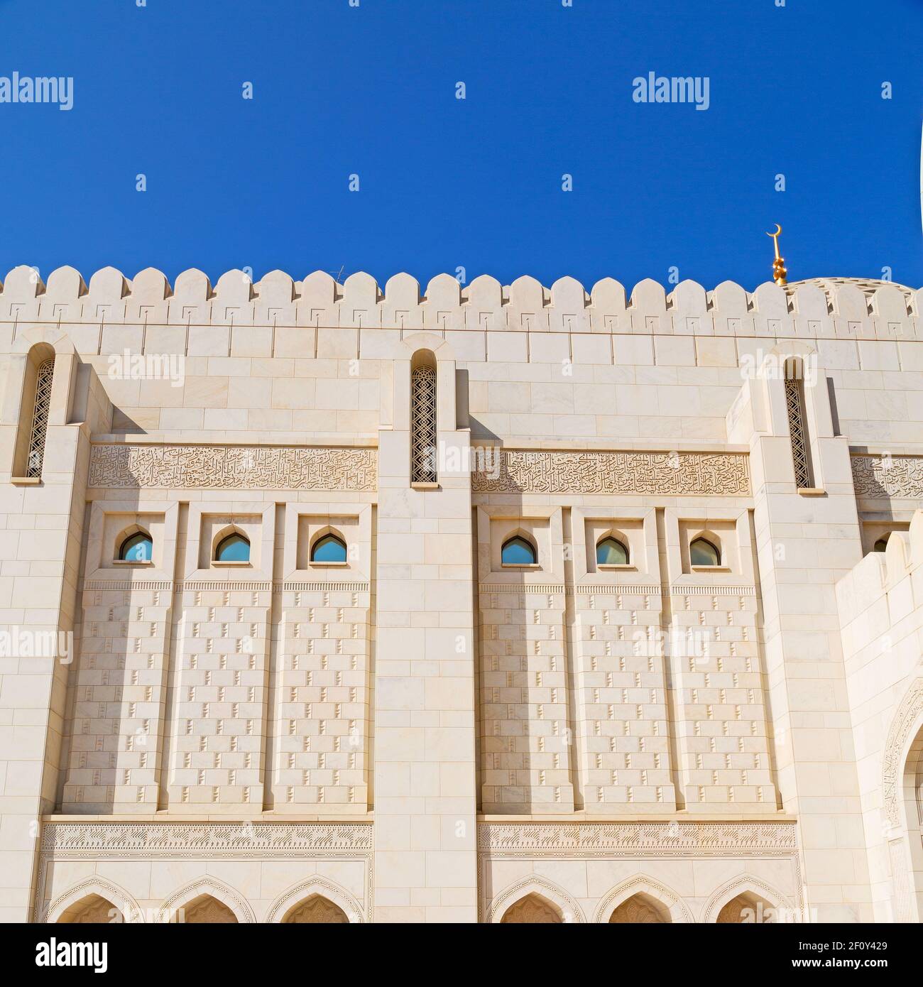 In oman il muro della grande moschea di mascate Foto Stock