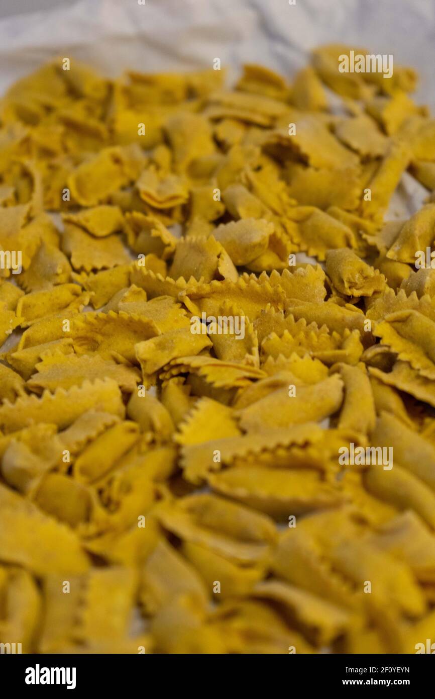 Agnolotti: pasta fatta in casa delle Langhe, Piemonte - Italia Foto Stock