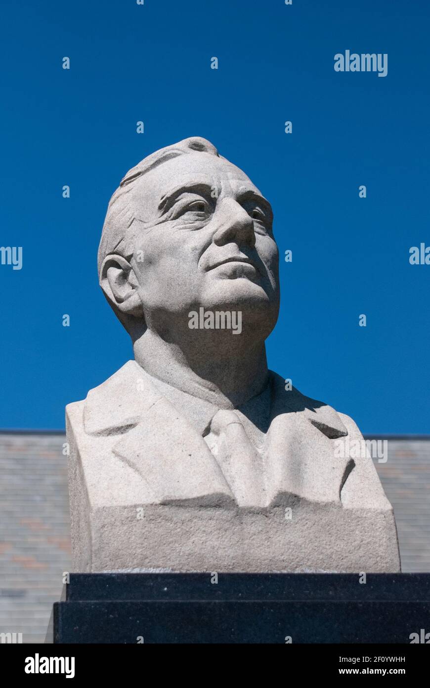 Hyde Park, NY - 5 agosto 2007: Busto di Franklin D. Roosevelt dello scultore Gleb W. Derujinsky presentato dall'Unione Internazionale dei lavoratori dell'abbigliamento delle Signore Foto Stock