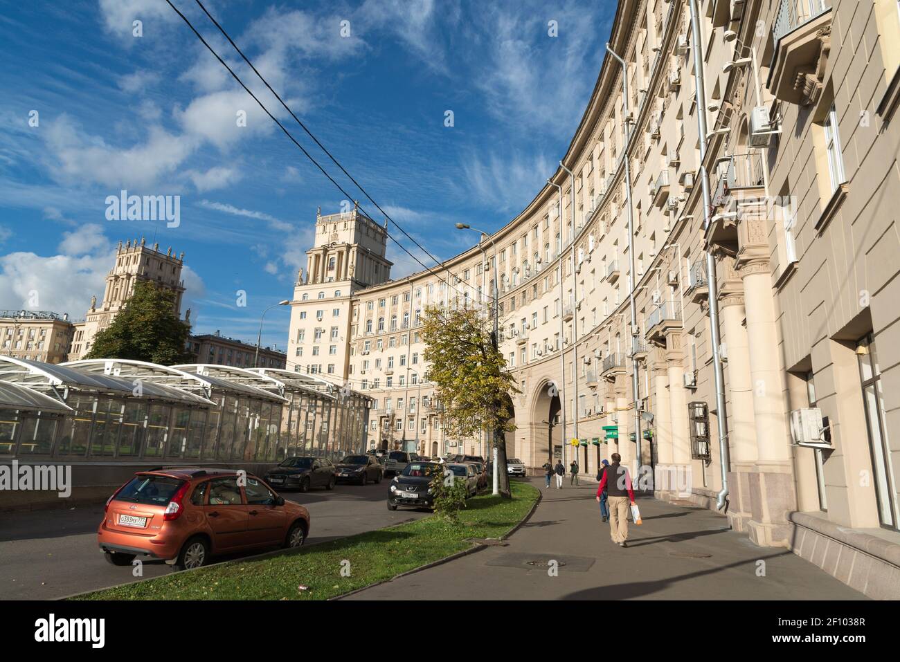 Mosca, Russia-October 01.2016. Famose case storiche architettura stalinista su Leninsky Prospekt Foto Stock