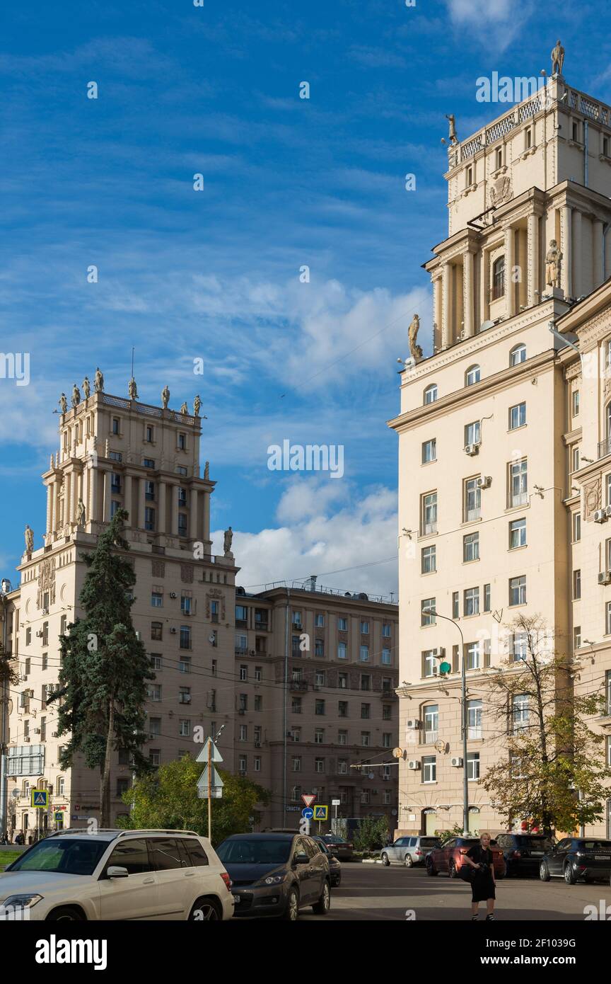 Mosca, Russia-October 01.2016. Famose case storiche numero 30 e 37a su Leninsky Prospekt Foto Stock