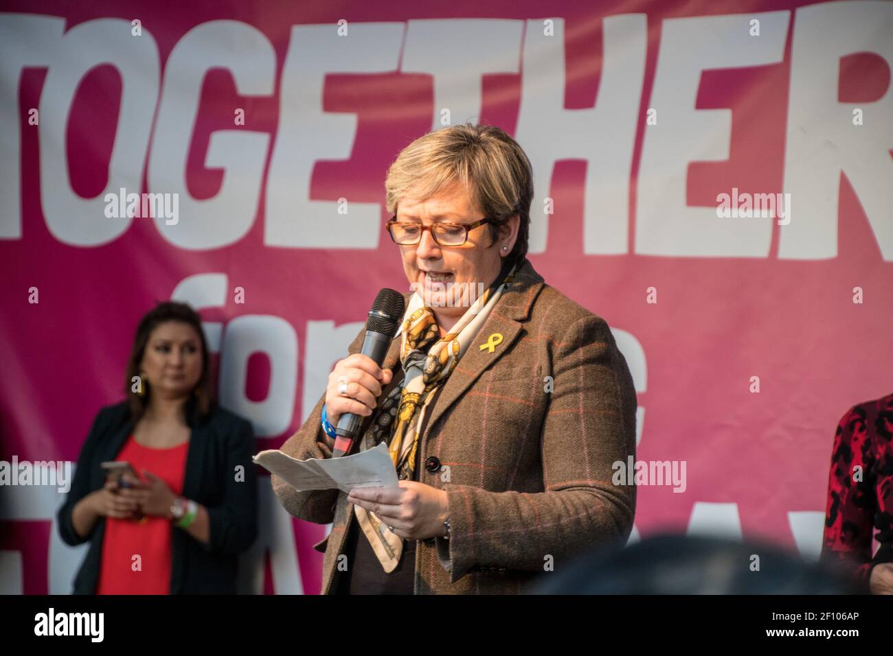 Politico e avvocato scozzese Joannna Cherry, che parla al voto del terzo popolo marzo, Parliament Square, Londra, Regno Unito, il 19 ottobre 2019. Foto Stock