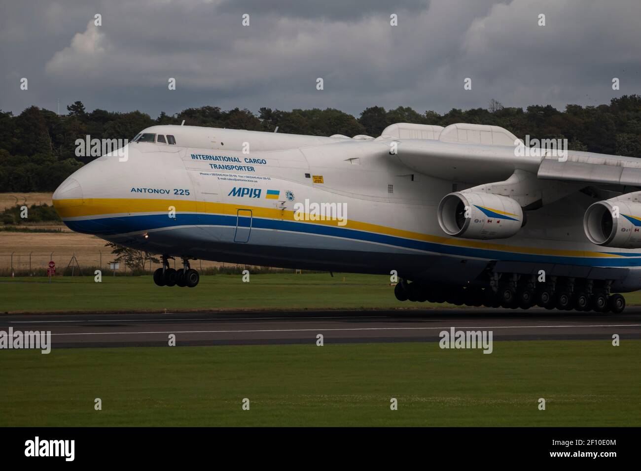 Antonov AN-225 Mriya all'aeroporto di Prestwick vicino a Glasgow, Scozia, Regno Unito Foto Stock